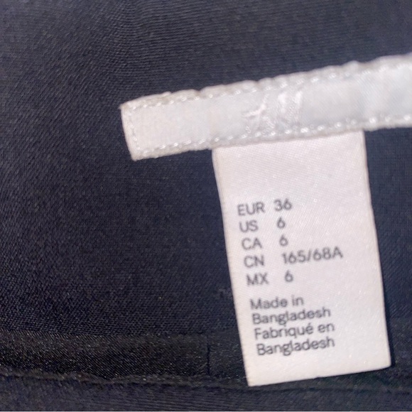 Classy pencil skirts perfect for the office or date night - Picture 3 of 4